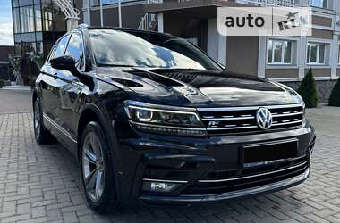 Внедорожник / Кроссовер Volkswagen Tiguan 2017 в Черновцах