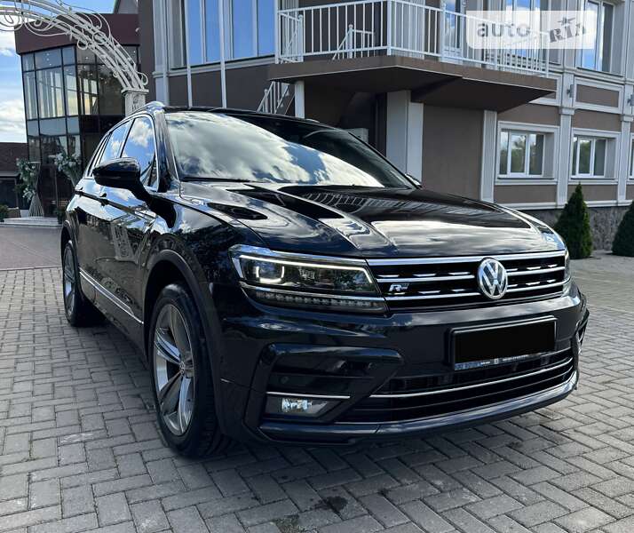 Позашляховик / Кросовер Volkswagen Tiguan 2017 в Чернівцях