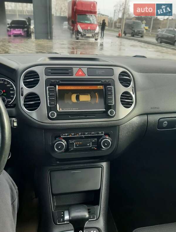 Внедорожник / Кроссовер Volkswagen Tiguan 2010 в Лохвице