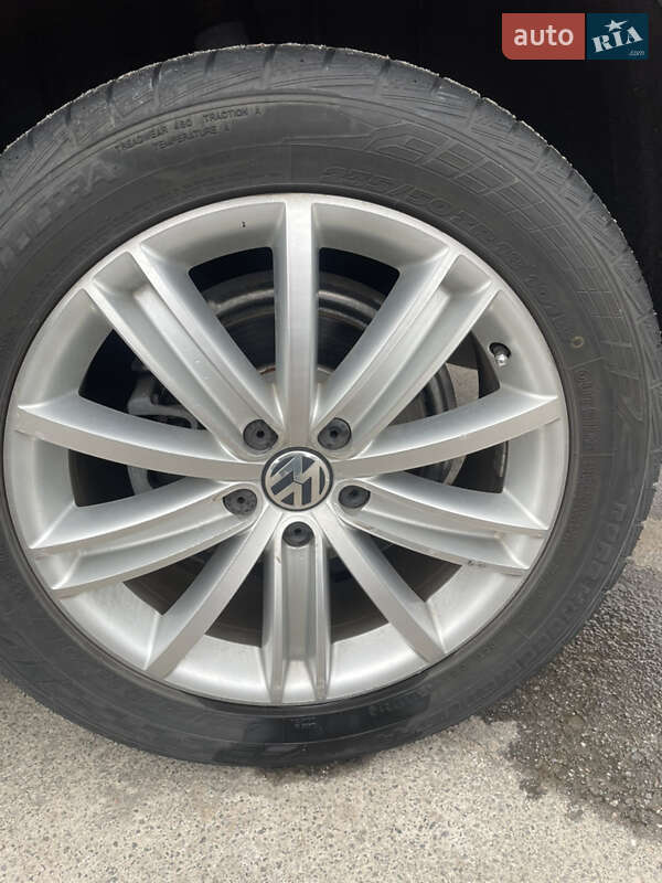 Внедорожник / Кроссовер Volkswagen Tiguan 2012 в Буче