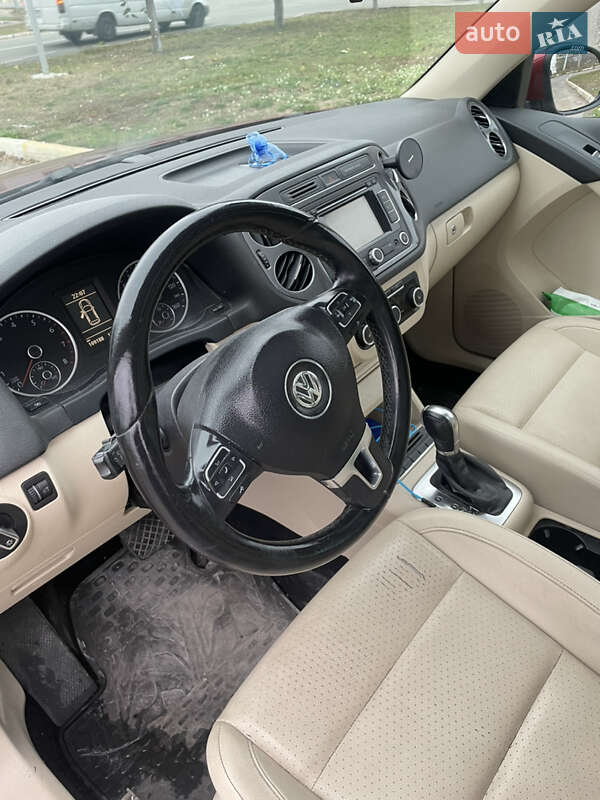 Внедорожник / Кроссовер Volkswagen Tiguan 2012 в Буче