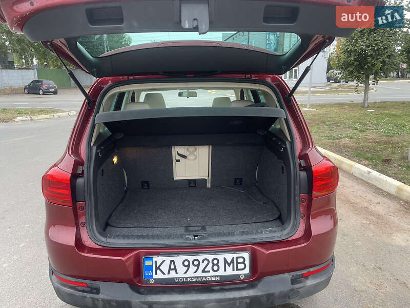 Внедорожник / Кроссовер Volkswagen Tiguan 2012 в Буче