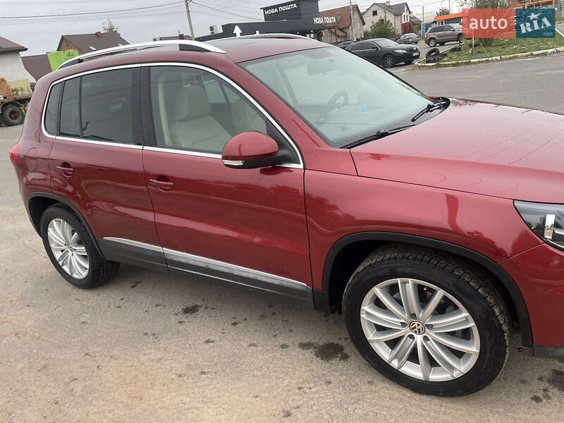 Внедорожник / Кроссовер Volkswagen Tiguan 2012 в Буче