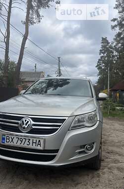 Внедорожник / Кроссовер Volkswagen Tiguan 2010 в Ирпене