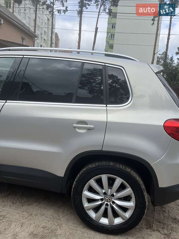 Внедорожник / Кроссовер Volkswagen Tiguan 2010 в Ирпене