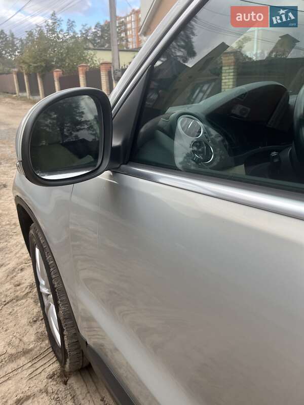 Внедорожник / Кроссовер Volkswagen Tiguan 2010 в Ирпене