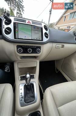 Внедорожник / Кроссовер Volkswagen Tiguan 2010 в 