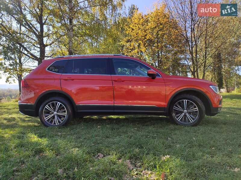 Внедорожник / Кроссовер Volkswagen Tiguan 2017 в Ивано-Франковске