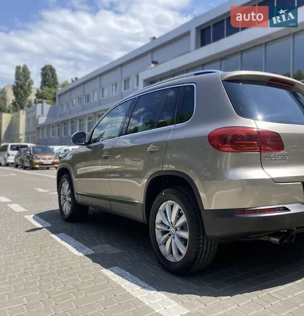 Позашляховик / Кросовер Volkswagen Tiguan 2011 в Одесі