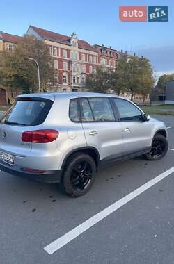 Внедорожник / Кроссовер Volkswagen Tiguan 2013 в 