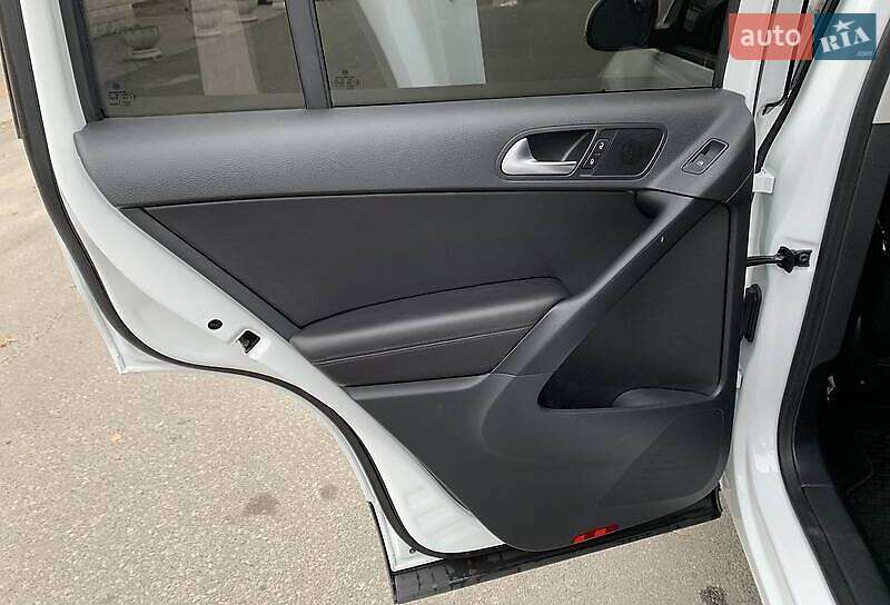 Внедорожник / Кроссовер Volkswagen Tiguan 2016 в Киеве фото 46 Внедорожник / Кроссовер Volkswagen Tiguan 2016 в Киеве