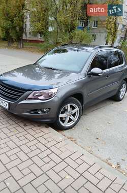 Внедорожник / Кроссовер Volkswagen Tiguan 2011 в Шостке