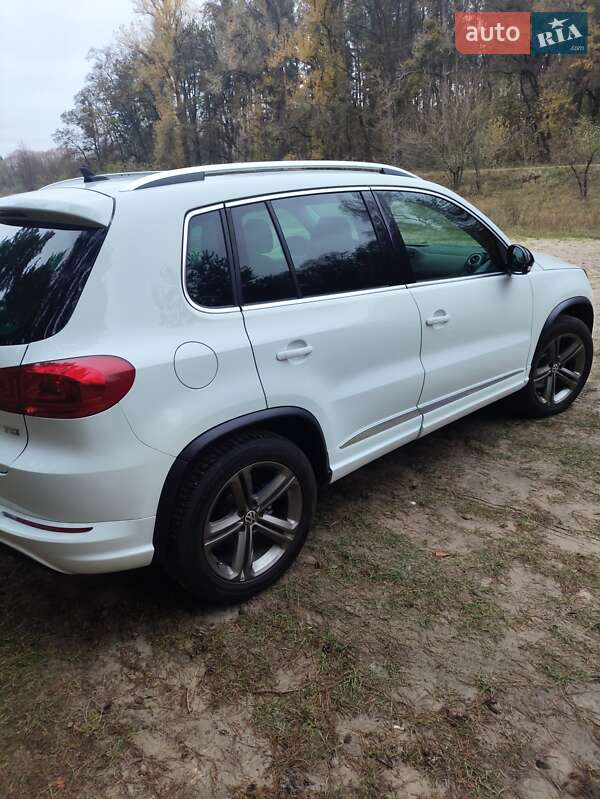 Позашляховик / Кросовер Volkswagen Tiguan 2016 в Богуславі