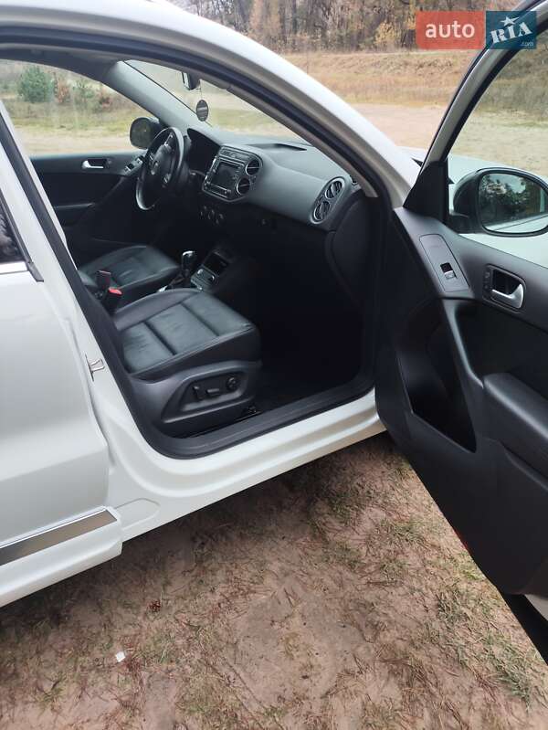 Позашляховик / Кросовер Volkswagen Tiguan 2016 в Богуславі