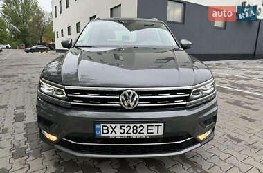 Внедорожник / Кроссовер Volkswagen Tiguan 2016 в Хмельницком