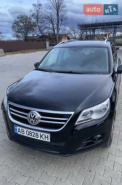 Внедорожник / Кроссовер Volkswagen Tiguan 2011 в Черновцах