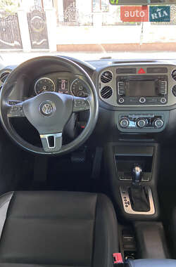 Внедорожник / Кроссовер Volkswagen Tiguan 2010 в Черновцах