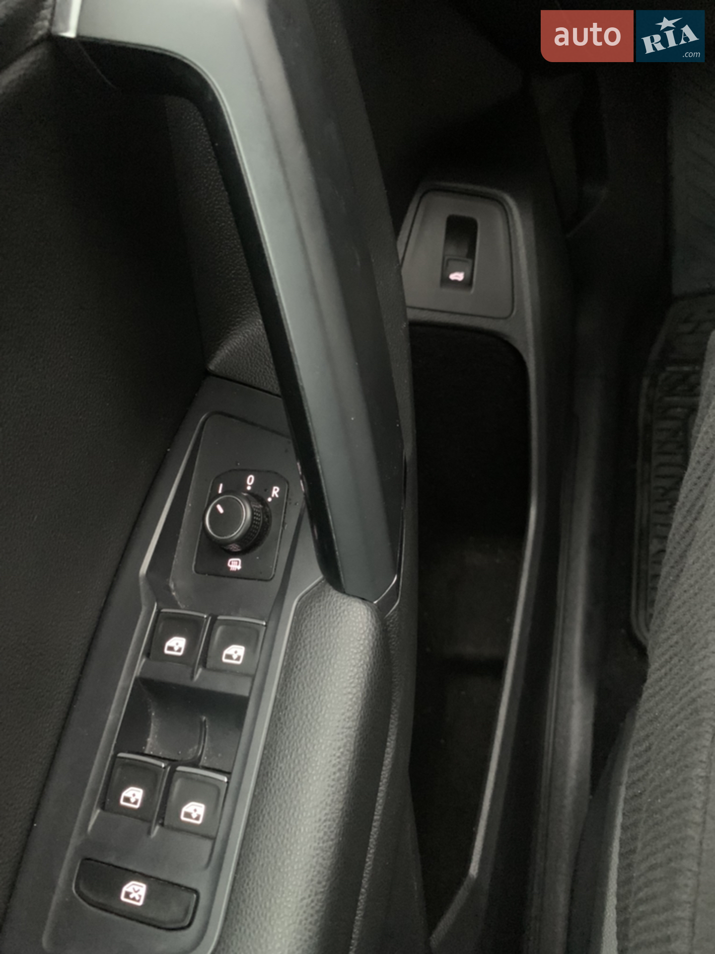 2017 Volkswagen Tiguan - мініатюра 18