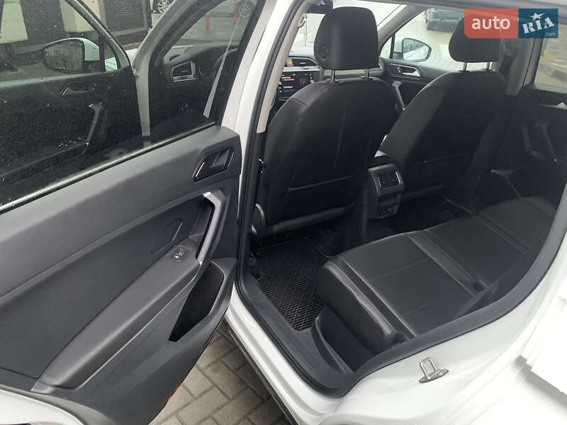 Внедорожник / Кроссовер Volkswagen Tiguan 2017 в Львове