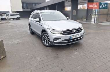 Позашляховик / Кросовер Volkswagen Tiguan 2022 в 