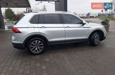 Позашляховик / Кросовер Volkswagen Tiguan 2022 в 