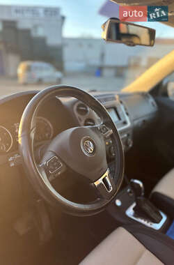 Внедорожник / Кроссовер Volkswagen Tiguan 2016 в 