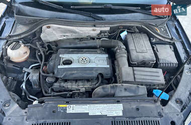 Внедорожник / Кроссовер Volkswagen Tiguan 2016 в 