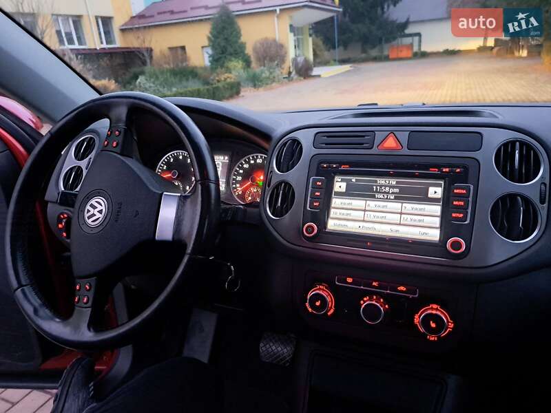 Внедорожник / Кроссовер Volkswagen Tiguan 2010 в Луцке