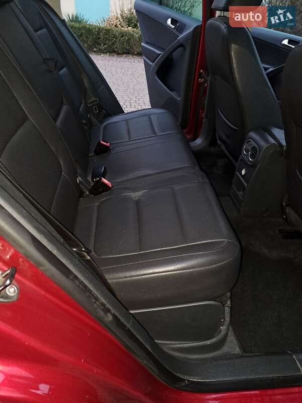 Внедорожник / Кроссовер Volkswagen Tiguan 2010 в Луцке