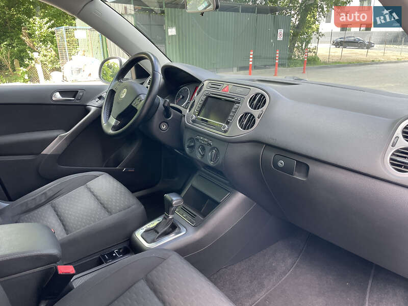 Внедорожник / Кроссовер Volkswagen Tiguan 2009 в Запорожье