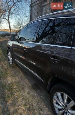 Позашляховик / Кросовер Volkswagen Tiguan 2012 в 