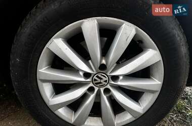 Позашляховик / Кросовер Volkswagen Tiguan 2012 в 