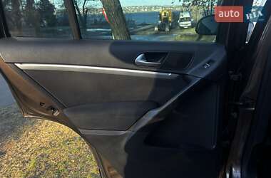 Позашляховик / Кросовер Volkswagen Tiguan 2012 в 