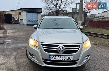 Внедорожник / Кроссовер Volkswagen Tiguan 2010 в Киеве