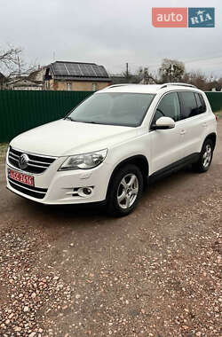 Позашляховик / Кросовер Volkswagen Tiguan 2011 в Коростені