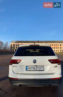 Позашляховик / Кросовер Volkswagen Tiguan 2017 в Житомирі