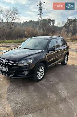 Внедорожник / Кроссовер Volkswagen Tiguan 2015 в Ровно