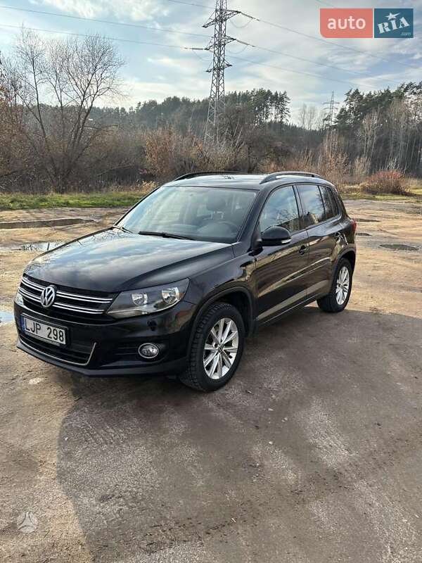 Внедорожник / Кроссовер Volkswagen Tiguan 2015 в 