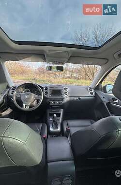 Внедорожник / Кроссовер Volkswagen Tiguan 2015 в 