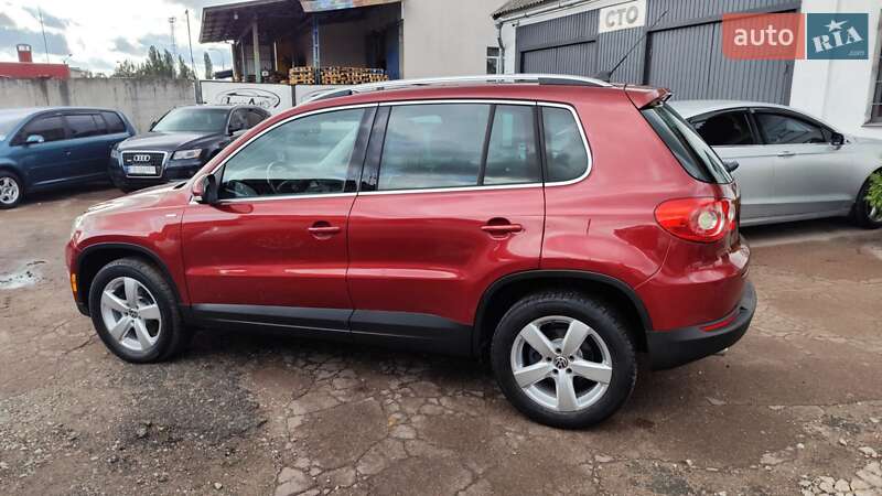 Позашляховик / Кросовер Volkswagen Tiguan 2010 в Чернігові