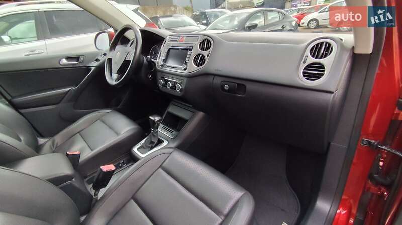 Позашляховик / Кросовер Volkswagen Tiguan 2010 в Чернігові