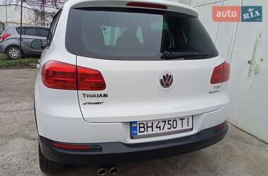 Позашляховик / Кросовер Volkswagen Tiguan 2015 в Одесі