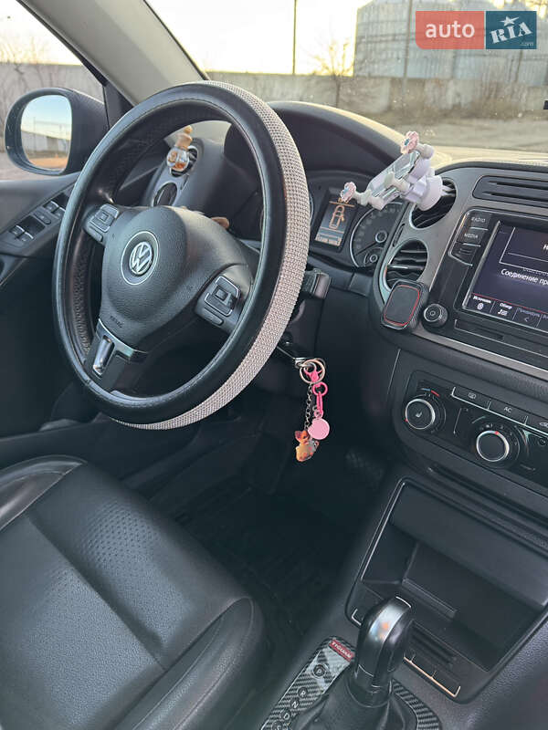 Внедорожник / Кроссовер Volkswagen Tiguan 2010 в Житомире