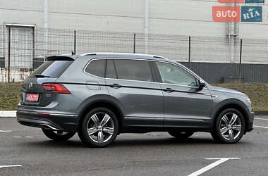 Позашляховик / Кросовер Volkswagen Tiguan 2018 в 