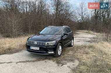 Позашляховик / Кросовер Volkswagen Tiguan 2016 в Ананьїві