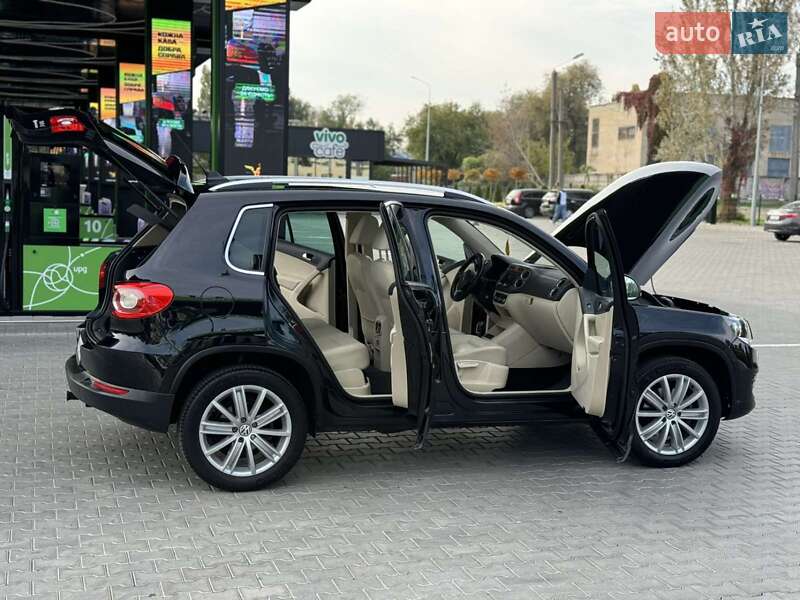 Позашляховик / Кросовер Volkswagen Tiguan 2010 в Одесі