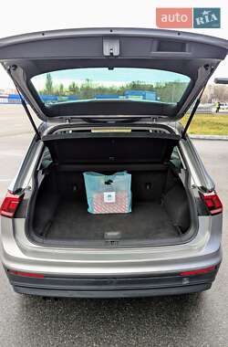 Внедорожник / Кроссовер Volkswagen Tiguan 2018 в 