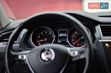 Позашляховик / Кросовер Volkswagen Tiguan 2017 в 