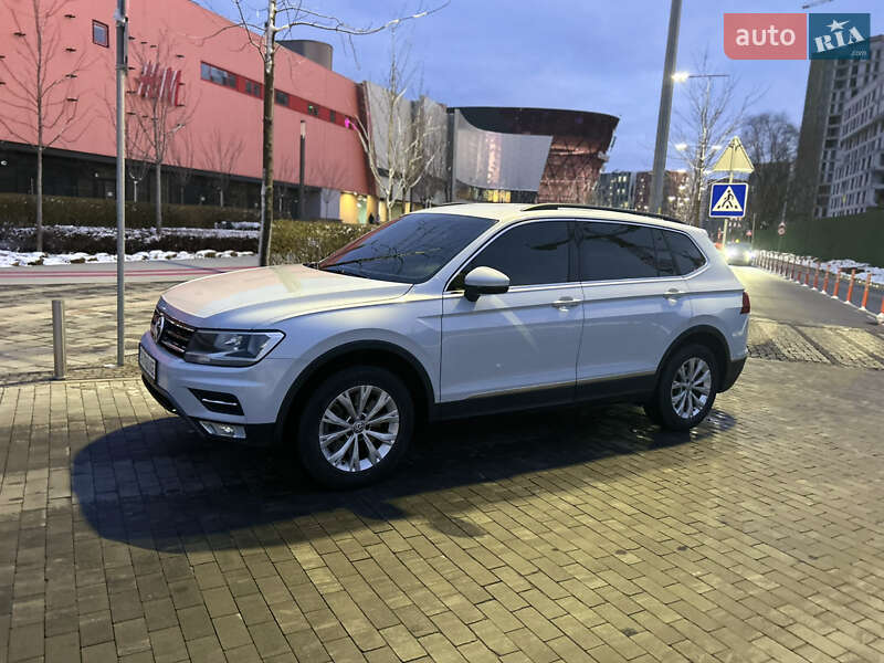 Позашляховик / Кросовер Volkswagen Tiguan 2017 в Києві