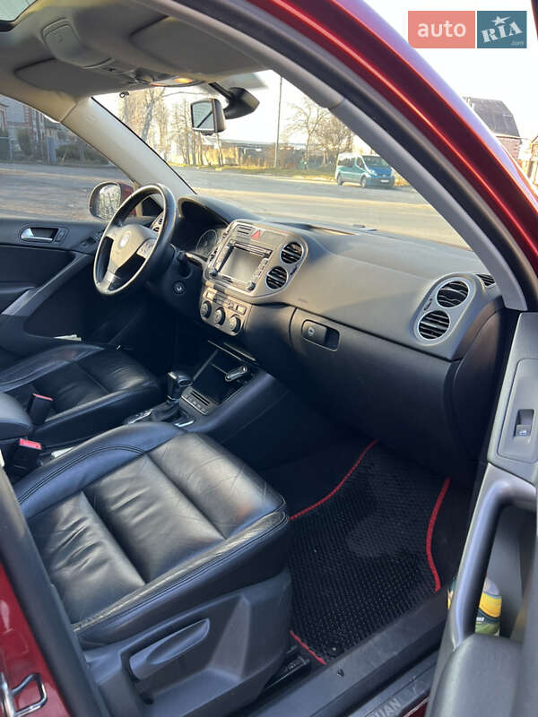 Внедорожник / Кроссовер Volkswagen Tiguan 2009 в Звягеле